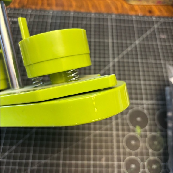 NWOT Button Maker - Picture 3 of 6